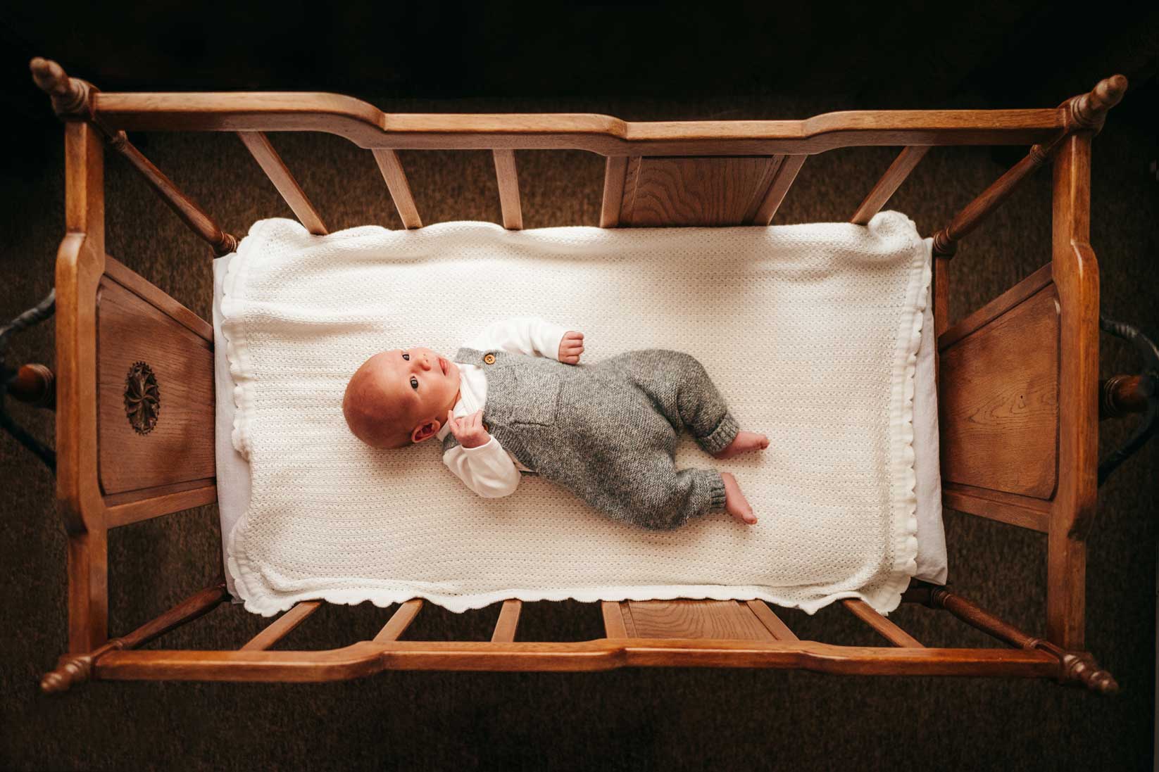 Newborn-Baby-Neugeborene-Foto-Fotoshooting-Amstetten-Melk-Mostviertel-Ybbs-St Valentin-Haag-Oberösterreich-OÖ-Niederösterreich-NÖ-Fotografin-Daniela-Führer-Homestory-zuhause foto