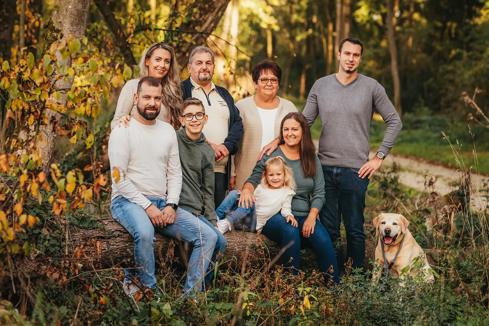 Familienfoto-Familie-Fotoshooting-Amstetten-Niederösterreich-Fotografin-Homestory-draussen-outdoor-Fotos (56)